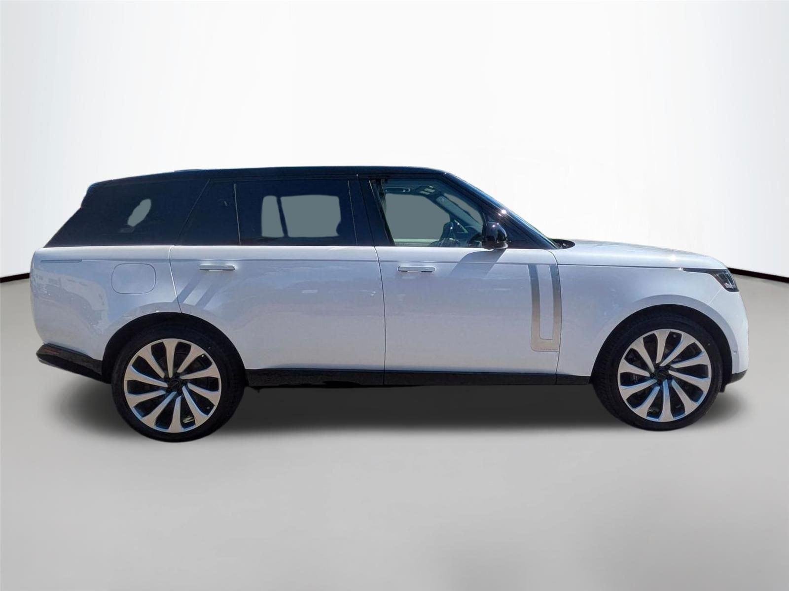 New 2026 Ostuni Pearl White Land Rover Autobiography image 4