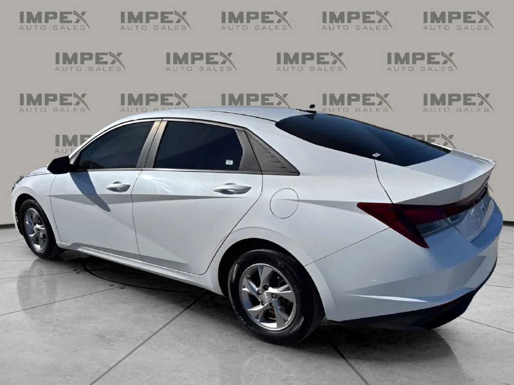 Used 2021 Gray Hyundai SE image 3
