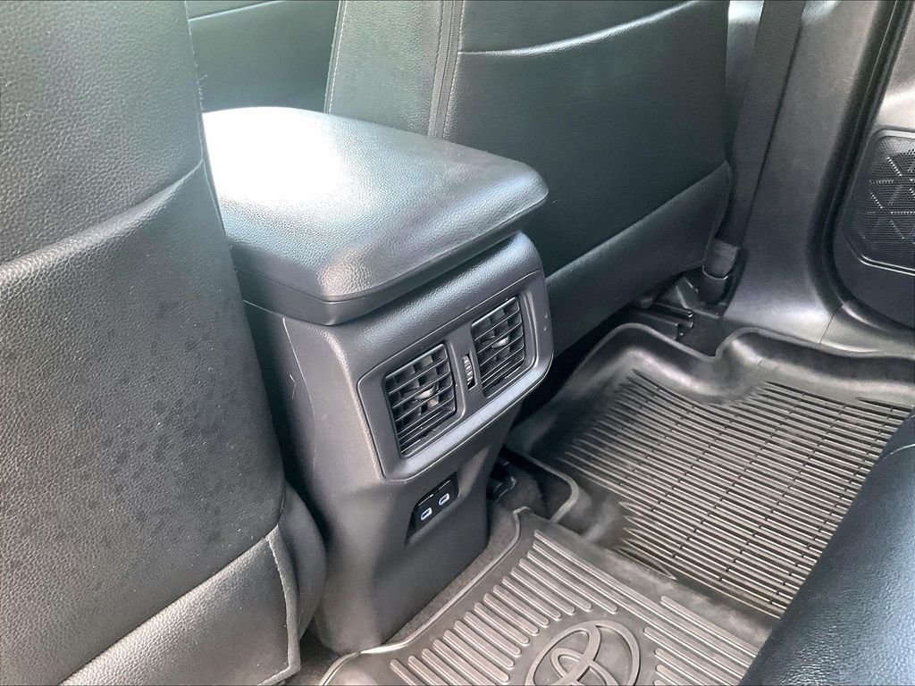Used 2022 White Toyota XLE image 27