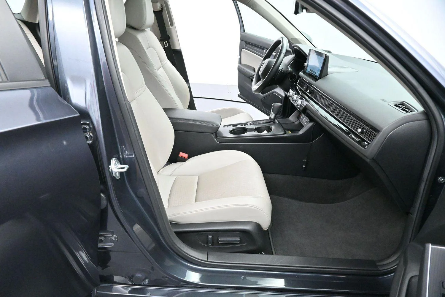 Used 2024 Meteorite Gray Metallic Honda Touring image 32