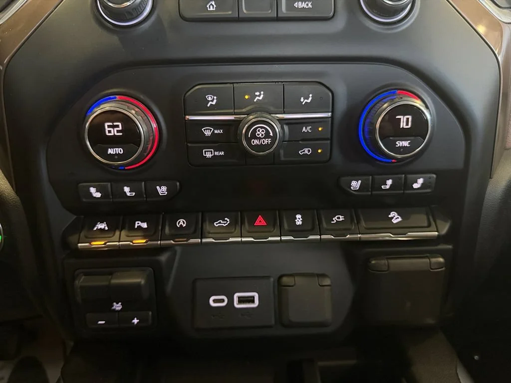 Used 2021 IRIDESCENT PEARL TRICOAT Chevrolet High Country image 24