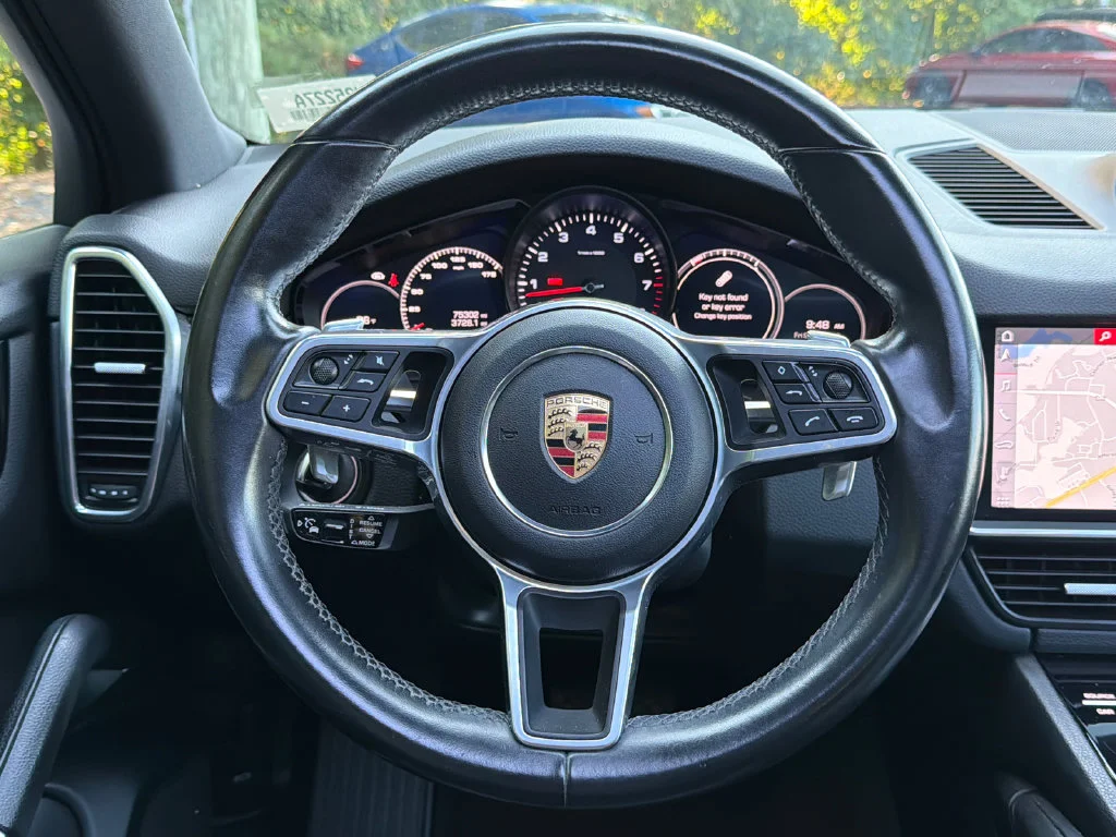 Used 2020  Porsche Base image 24