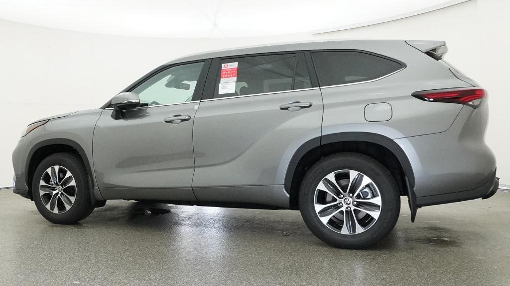 New 2026 Heavy Metal Toyota XLE image 9