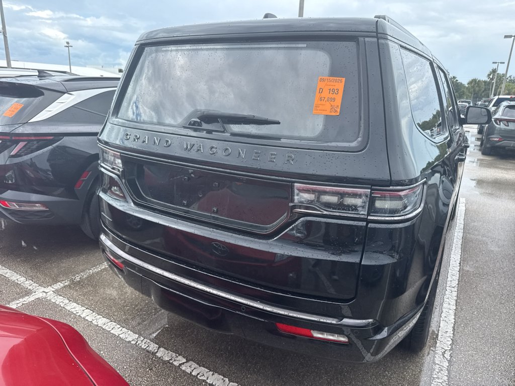 Used 2023 Diamond Black Crystal Pearlcoat Jeep Series II Obsidian image 2