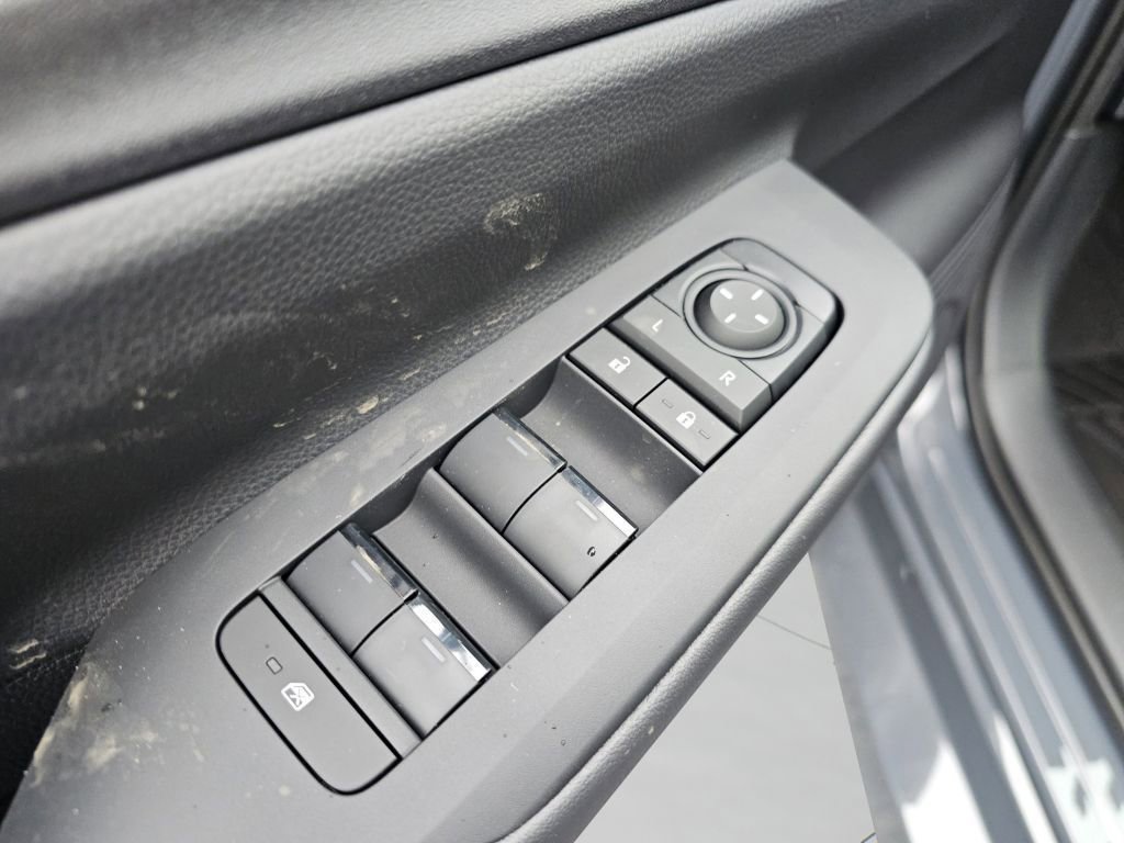 2026 Toyota Prius Plug-in Hybrid SE - Photo 28