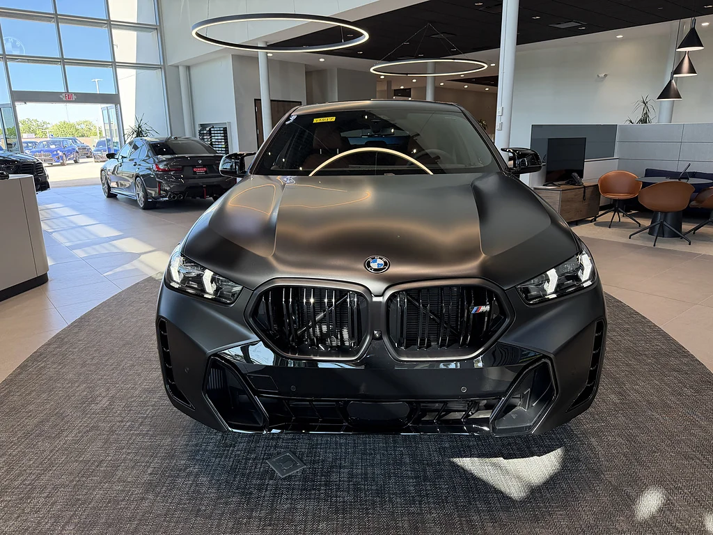 New 2027 Alpine White BMW M60i image 2