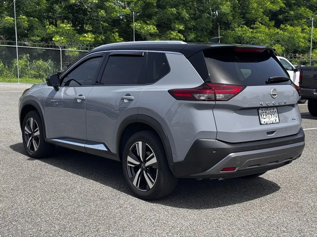 Used 2023  Nissan SL image 9