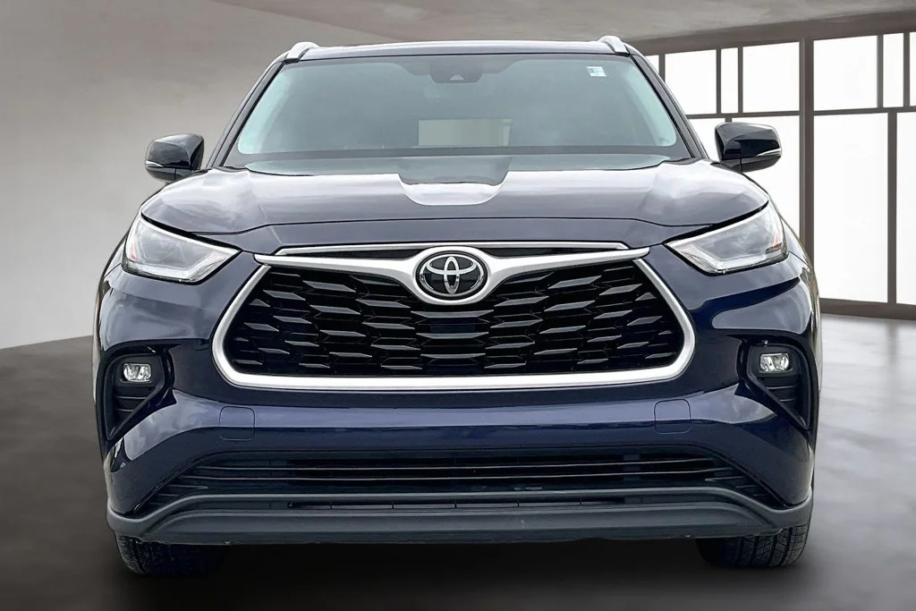 Used 2021 Blue Toyota XLE image 2