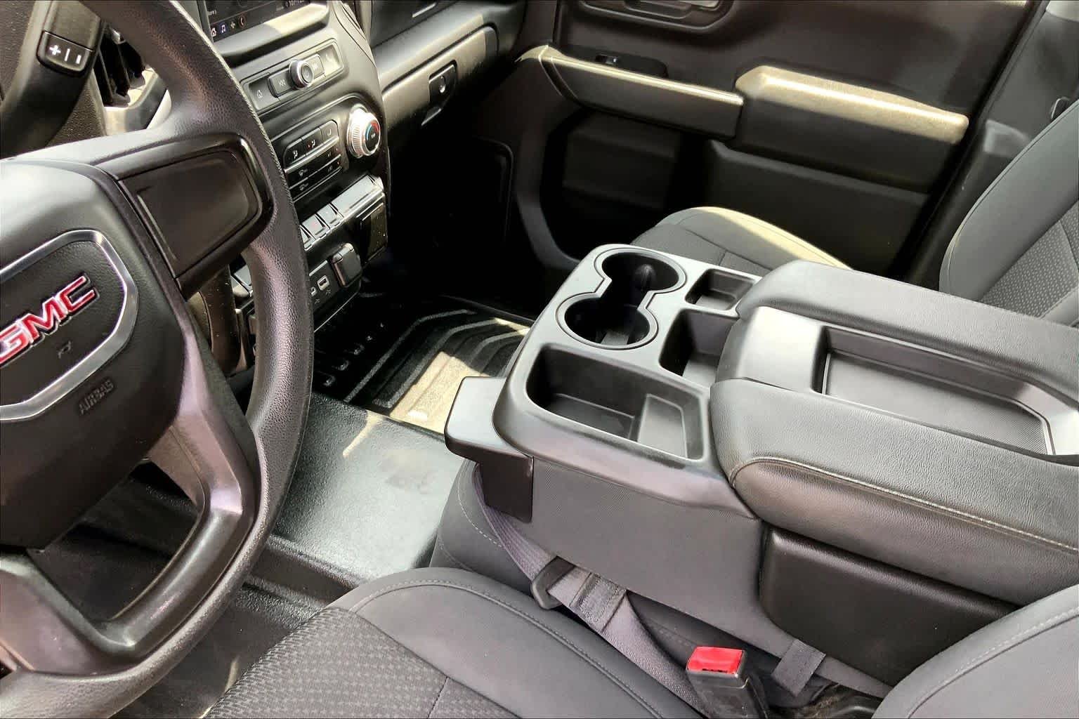 Used 2021 Summit White GMC  image 16