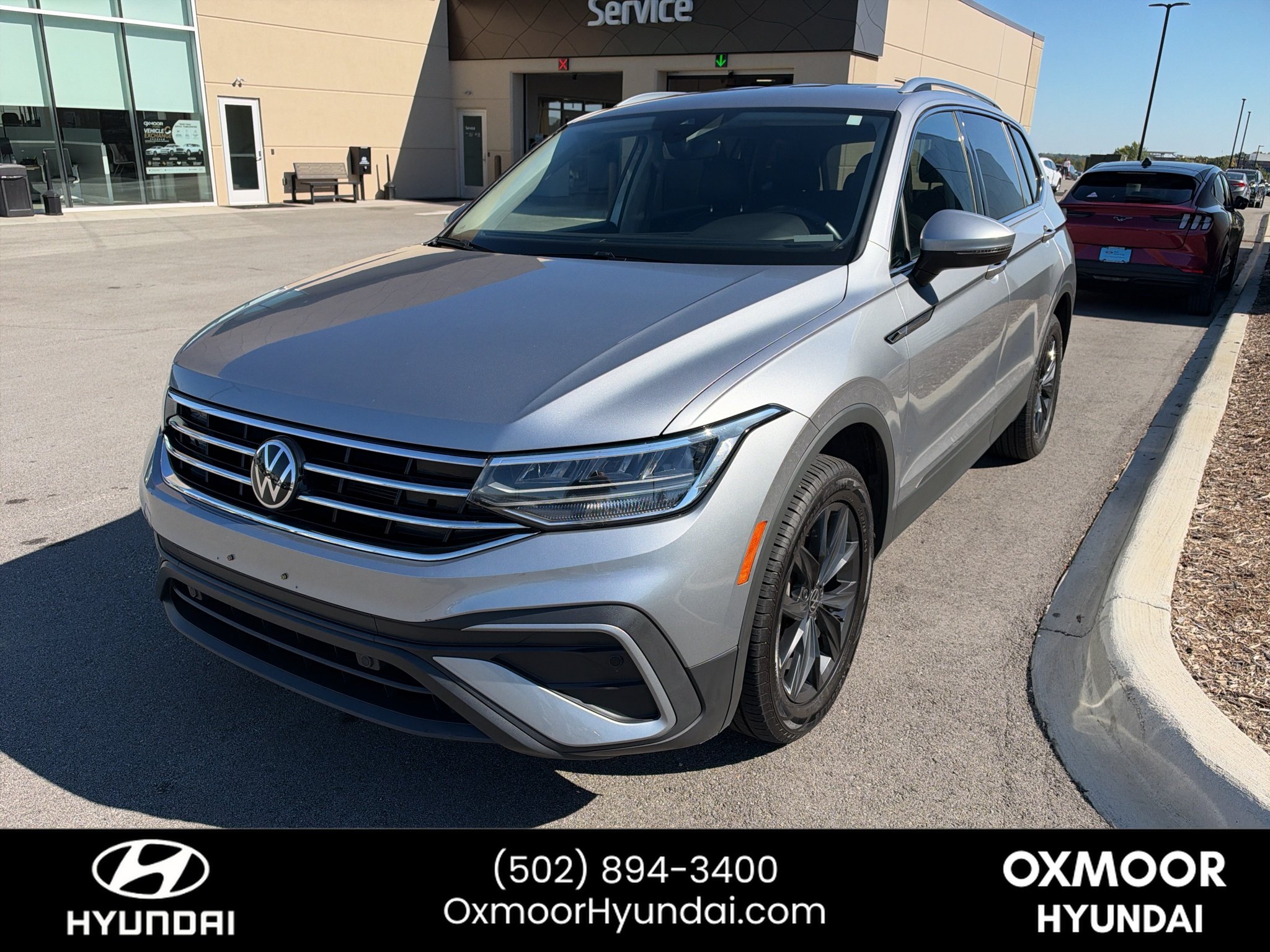 Used 2024 Pyrite Silver Metallic Volkswagen SE image 2
