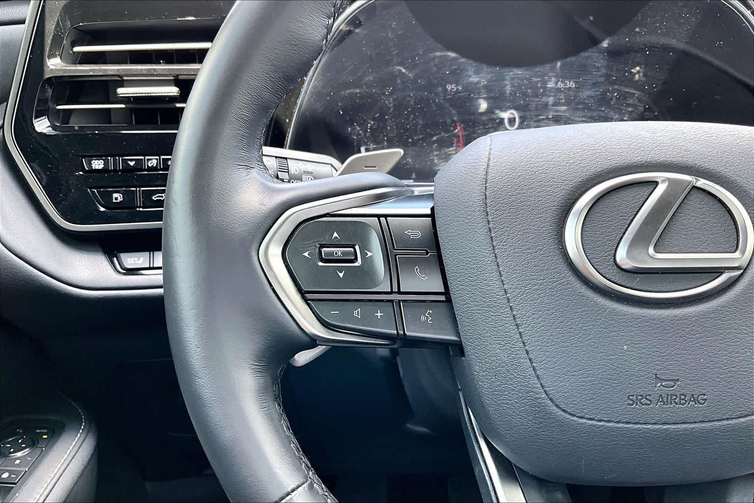 Used 2025 Wind Chill Pearl Lexus Premium image 24