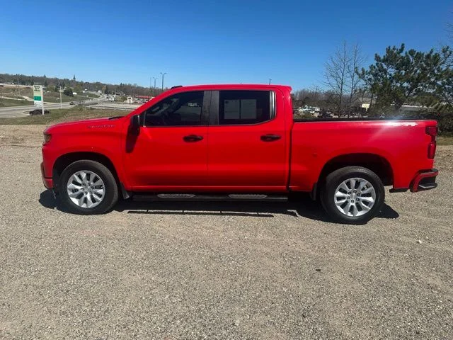 Used 2022 Red Chevrolet Custom image 9