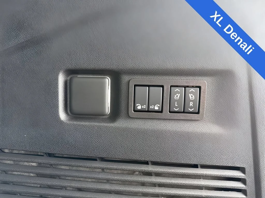 Used 2024 Onyx Black GMC Denali image 33