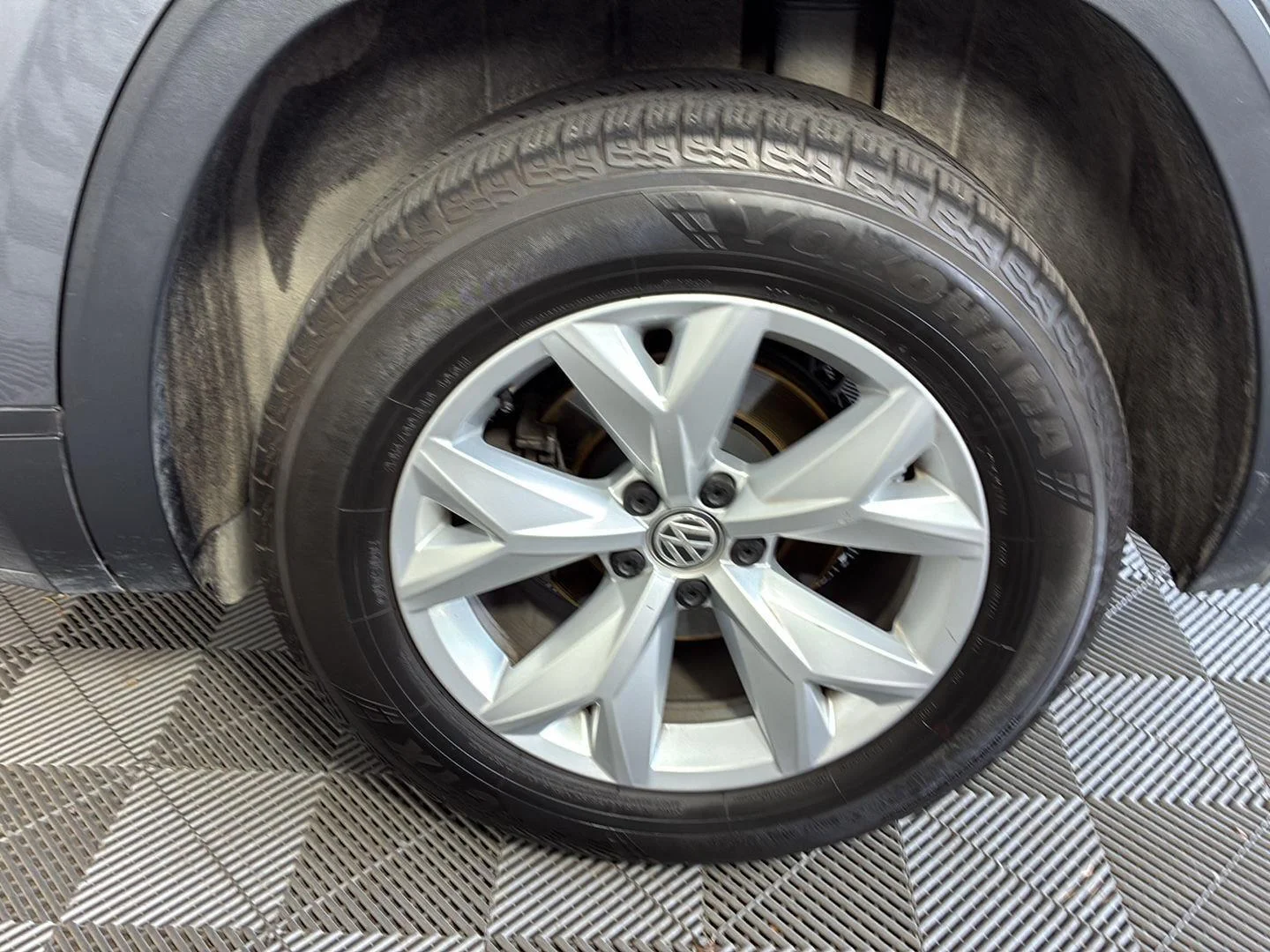 Used 2019 Platinum Gray Metallic Volkswagen 3.6L V6 SE image 15