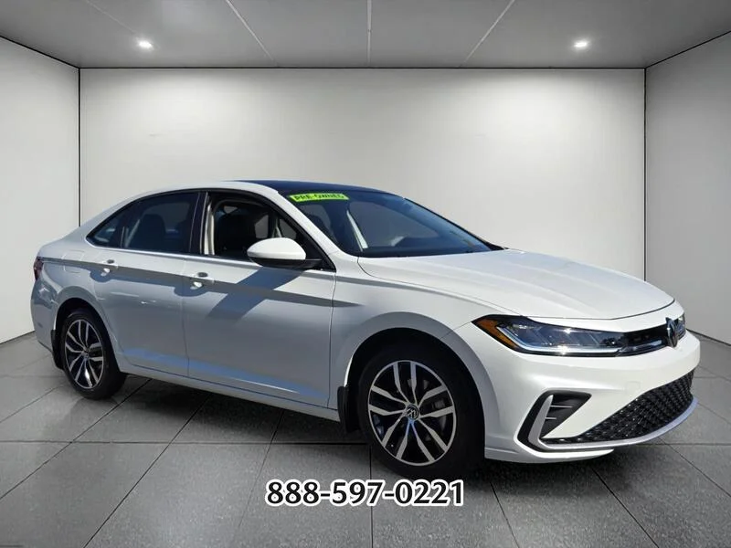 Used 2026 Opal White Pearl Volkswagen SE image 7