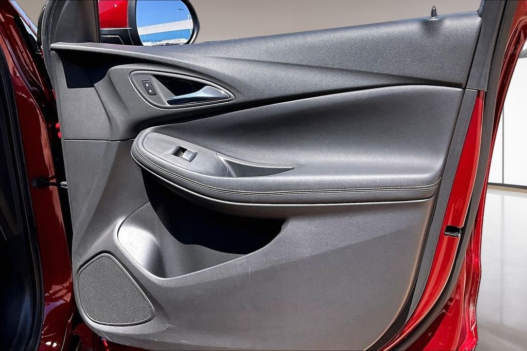 Used 2022 Red Buick Select image 19