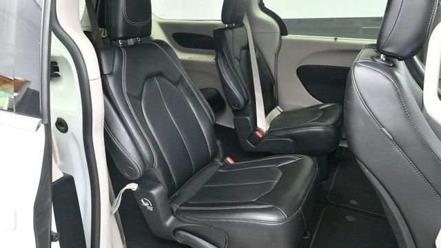 Used 2023 White Chrysler Touring L image 10