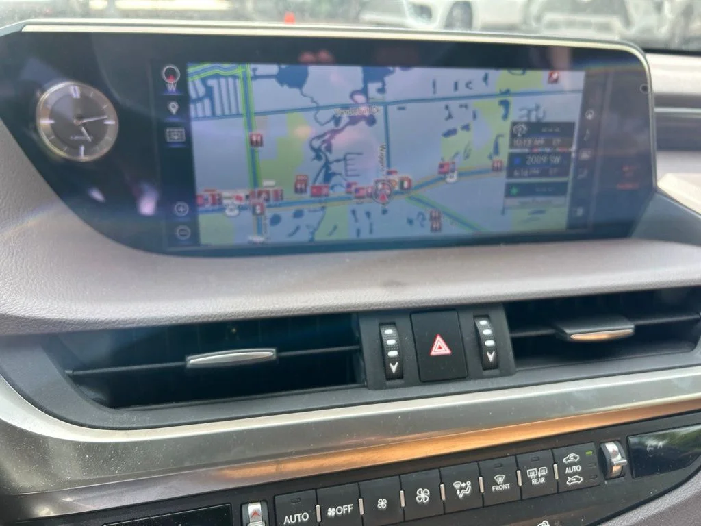 Used 2019 Red Lexus 300h image 17