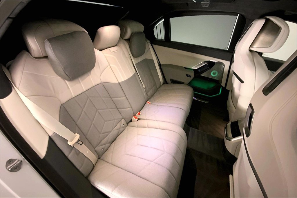 Certified Used 2023 Mineral White Metallic BMW  image 14
