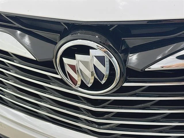 Used 2024 White Frost Tricoat Buick Essence image 60