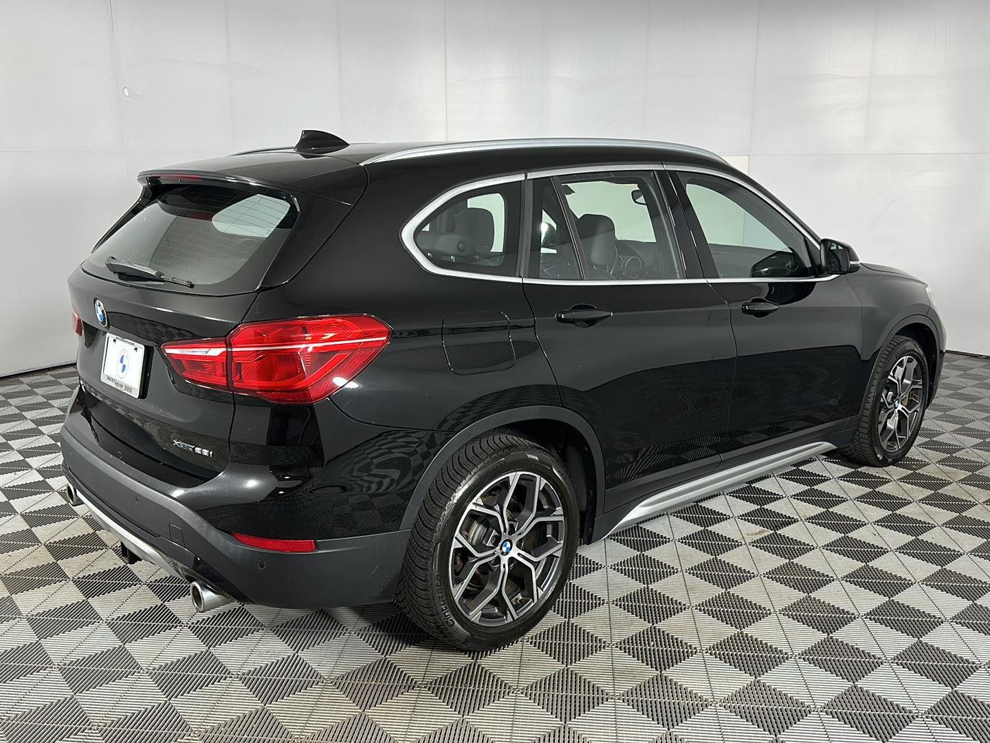 Used 2021 Jet Black BMW xDrive28i image 27