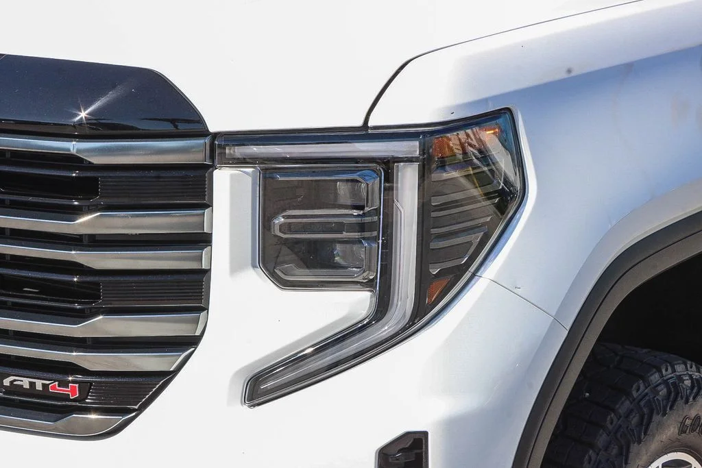 Used 2025 White GMC AT4 image 5
