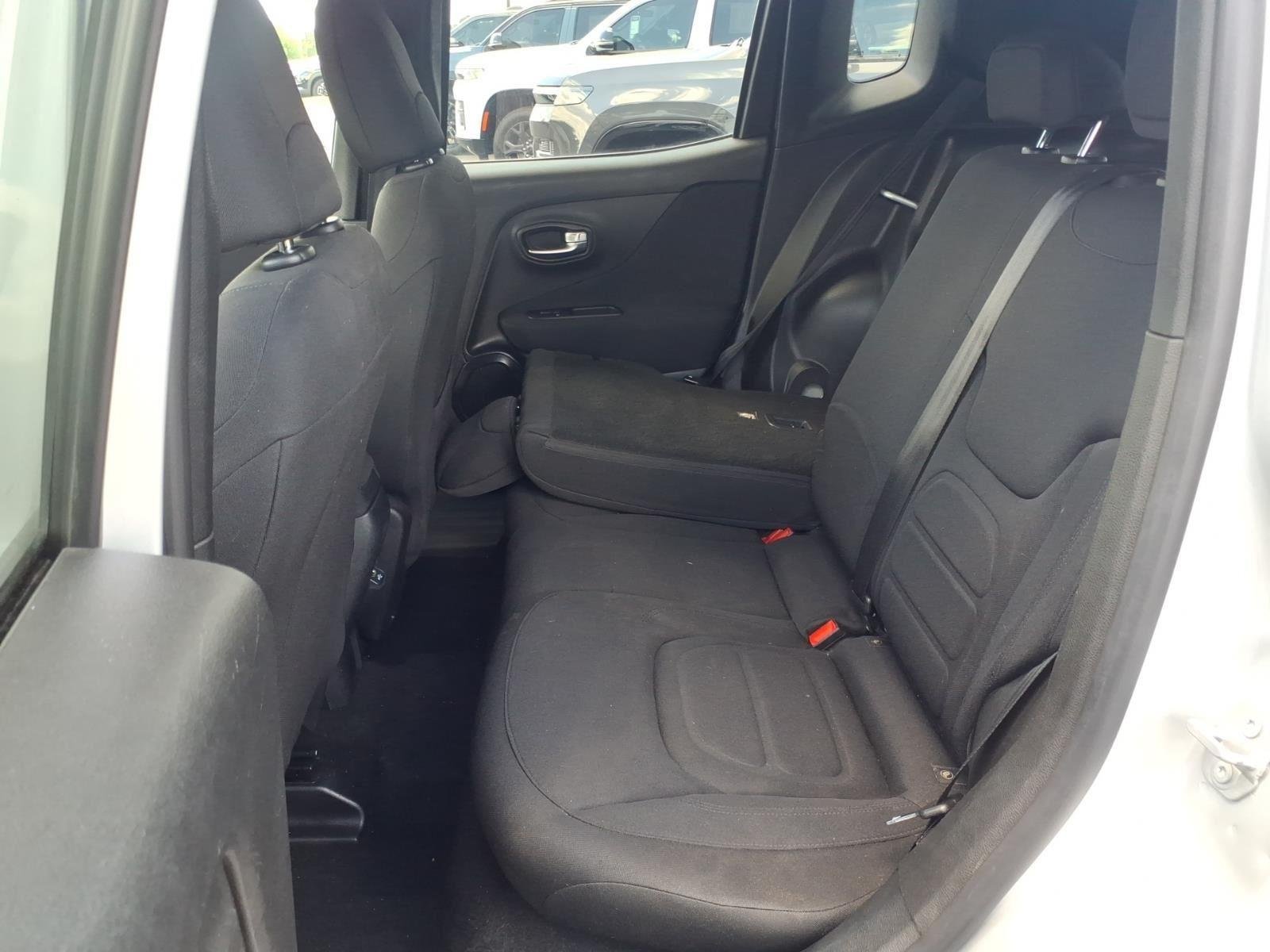 Used 2019 Glacier Metallic Clearcoat Jeep Latitude image 19