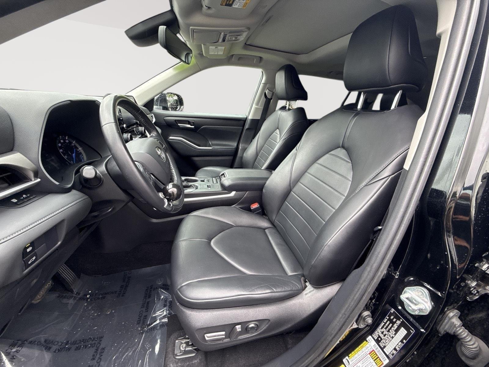 Used 2020 Midnight Black Metallic Toyota XLE image 3