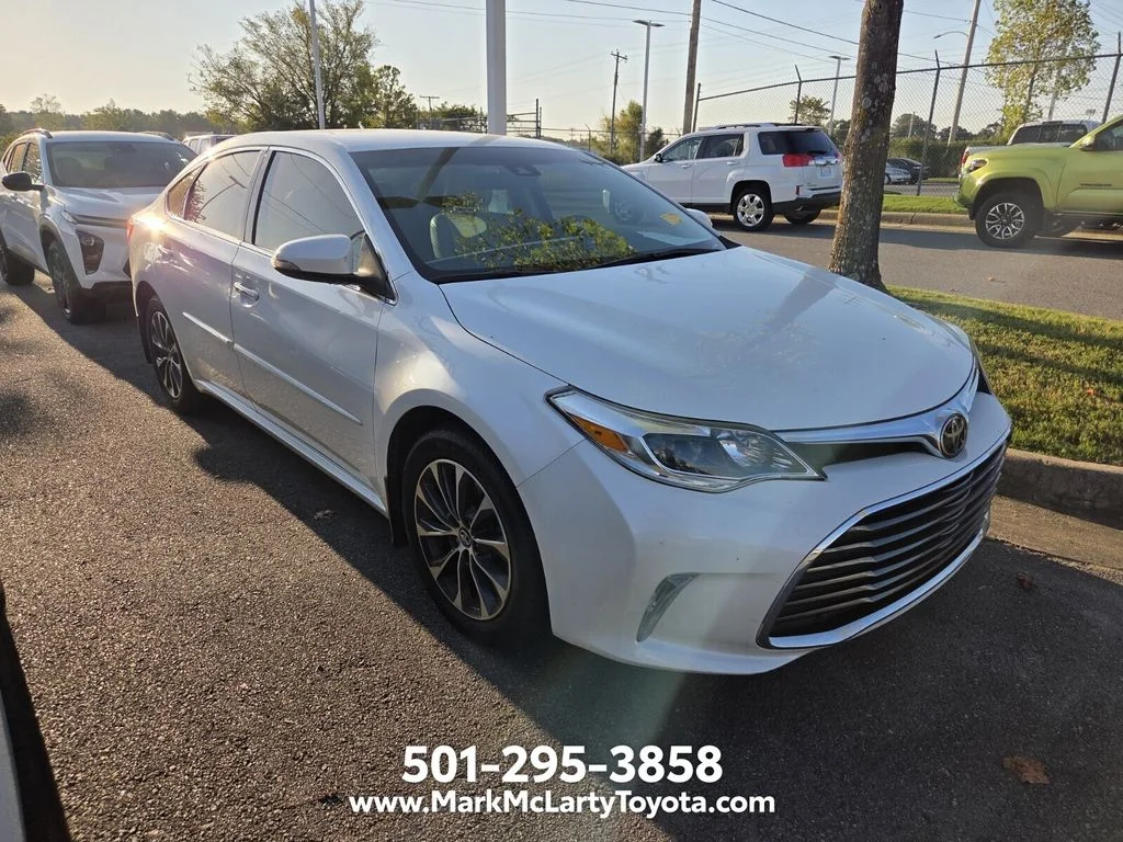 Used 2017 White Toyota XLE image 3