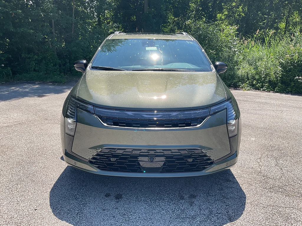 New 2027 Olive Green Pearl-Coat Exterior Paint Chrysler Limited image 2