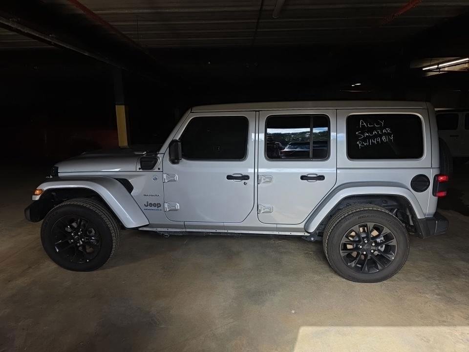 Used 2024 Silver Jeep Sahara image 6