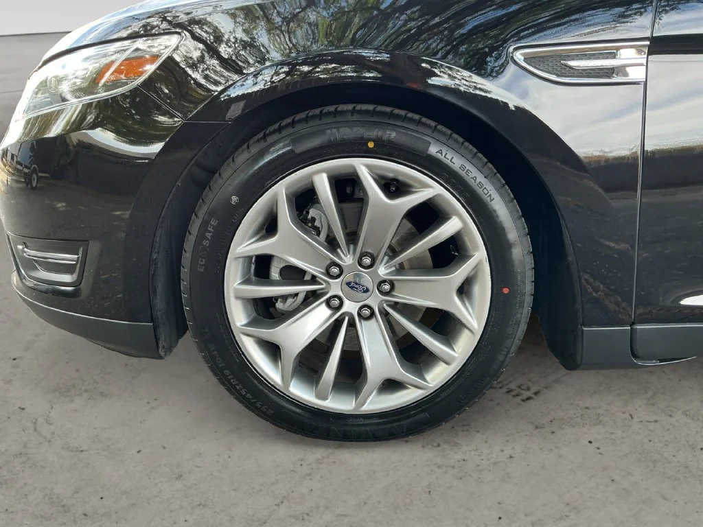 Used 2016 Black Ford Limited image 13