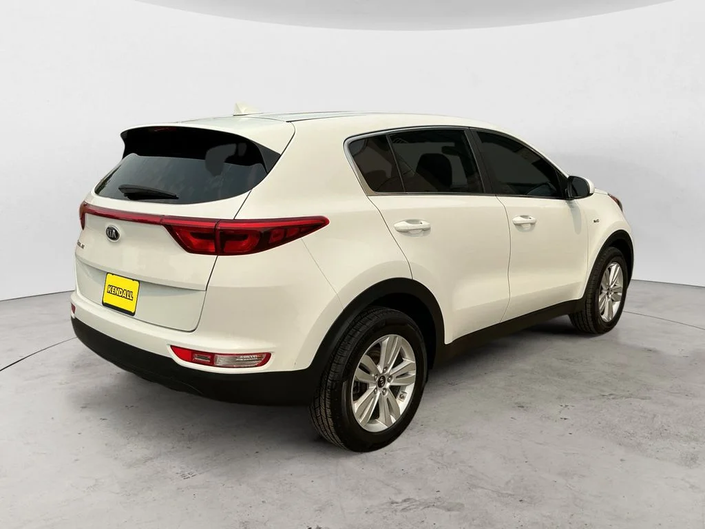 Used 2018 White Kia LX image 5