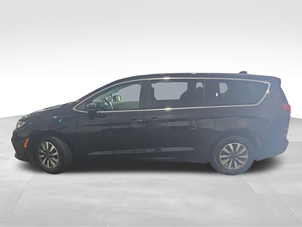 Used 2023 Black Chrysler Touring L image 2