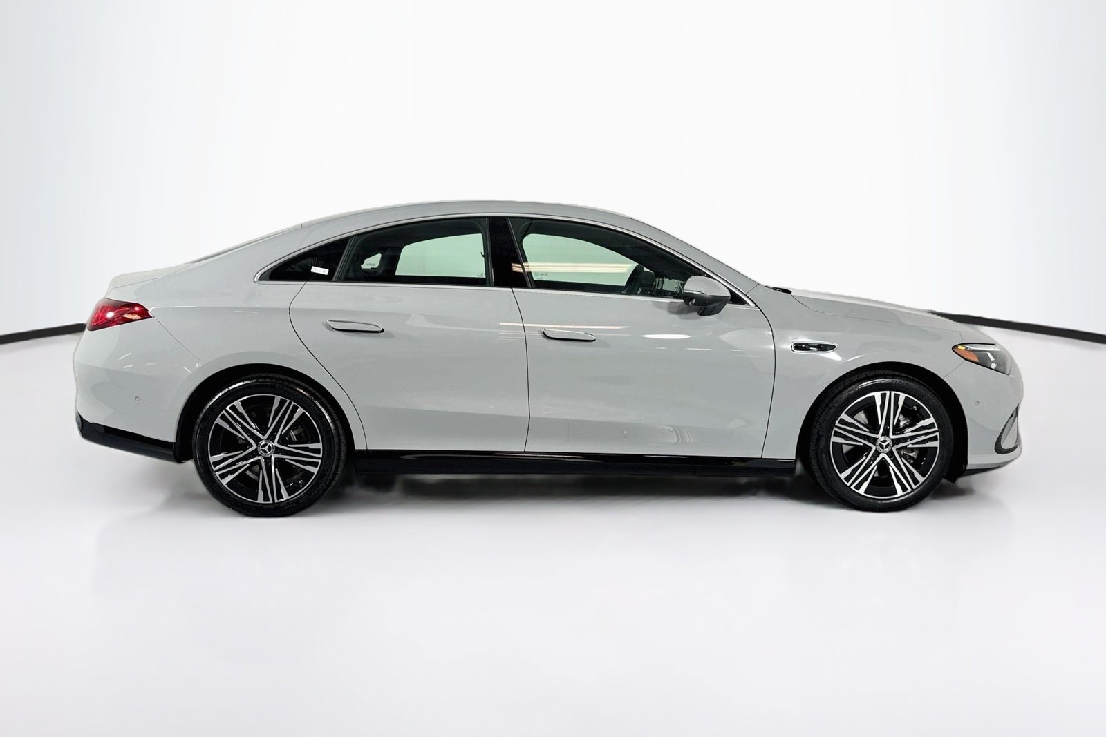 New 2027 MANUFAKTUR Alpine Grey Mercedes-Benz CLA 220 Hybrid image 4