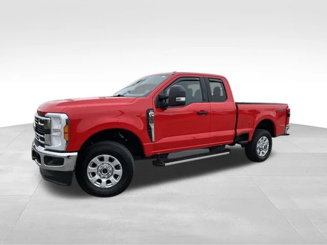 Used 2023 Red Ford XLT image 3