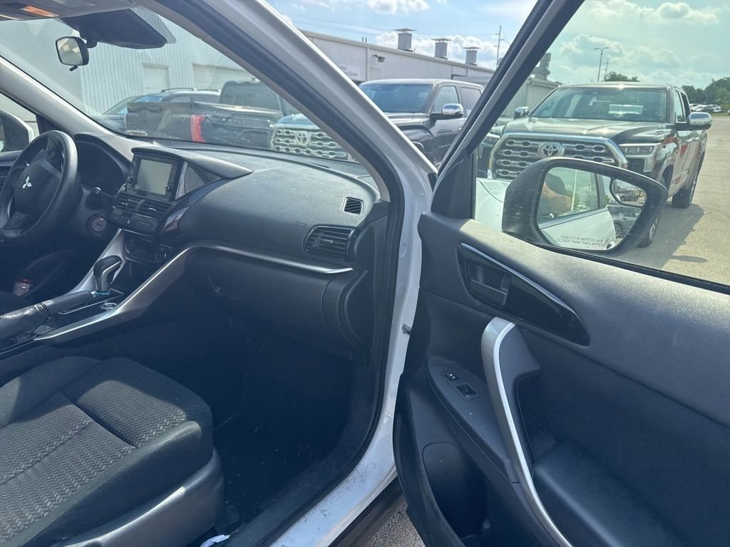 Used 2023 Diamond White Mitsubishi ES image 10