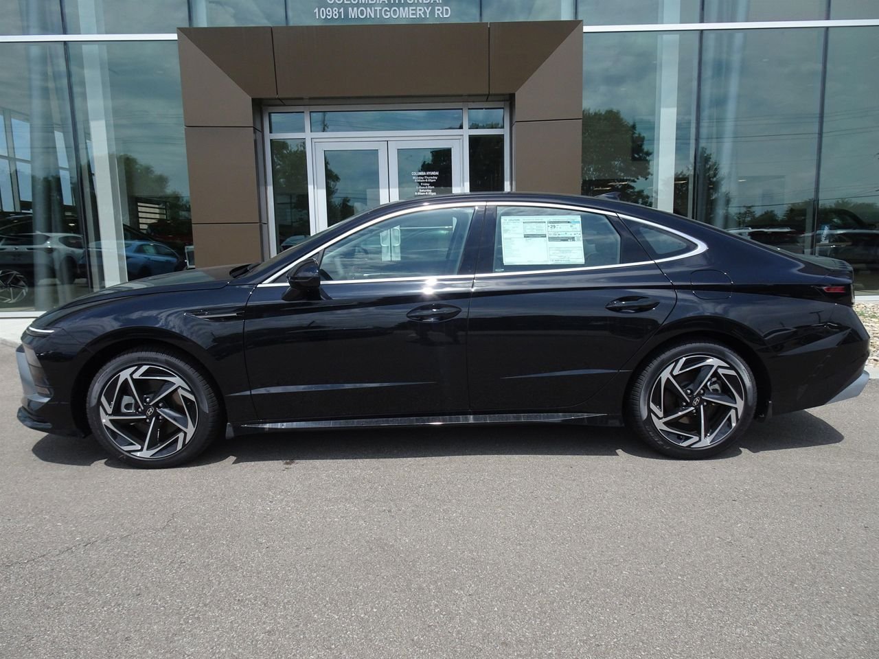New 2026 Black Hyundai SEL Sport image 2