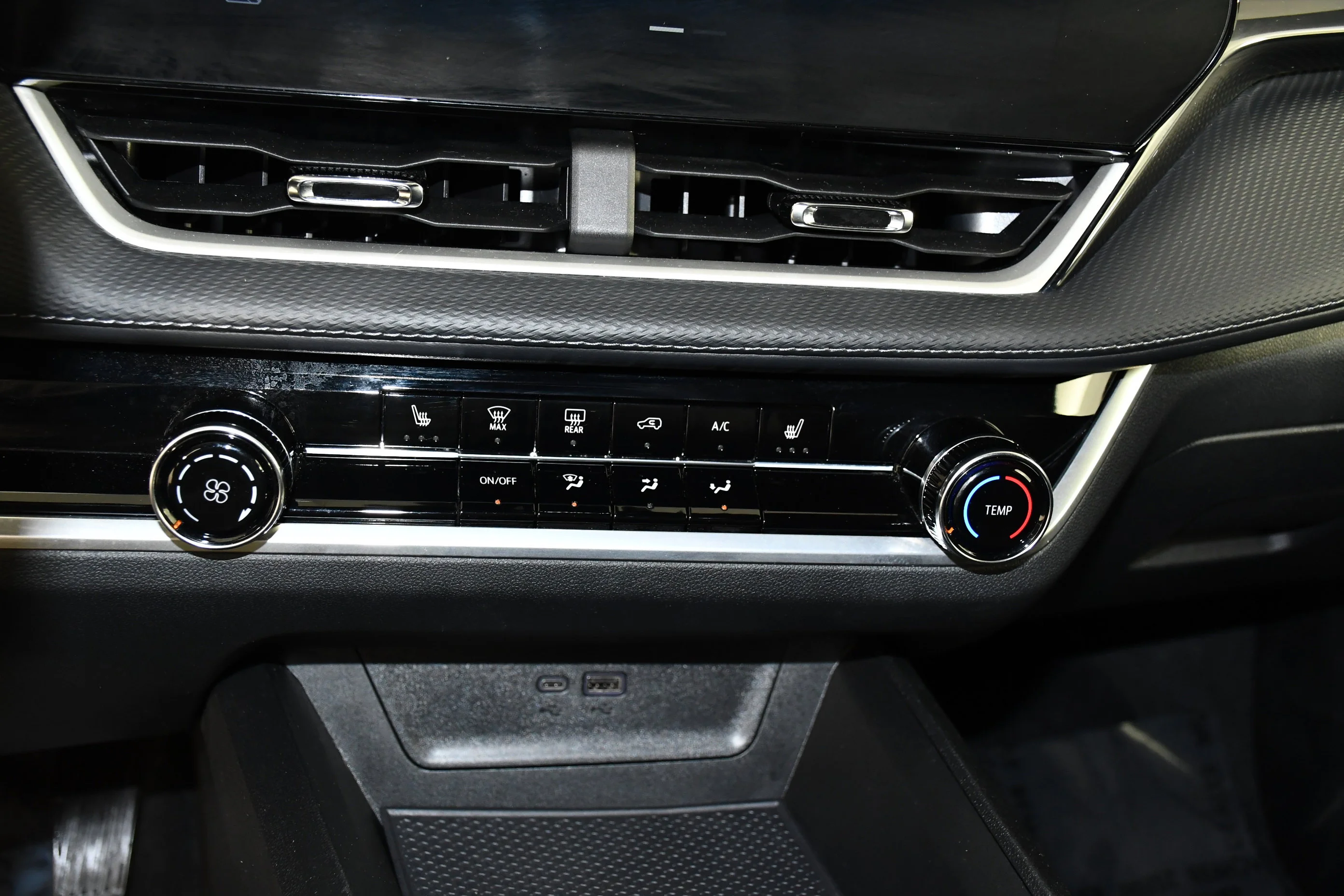 Used 2026 Mosaic Black Metallic Chevrolet AWD LT image 29