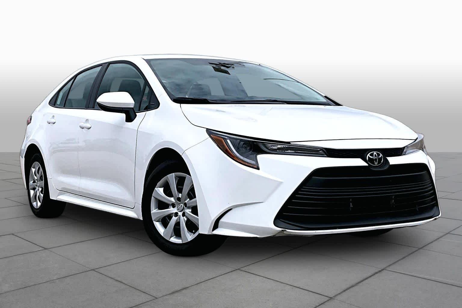 Used 2026 Ice Cap Toyota LE image 3