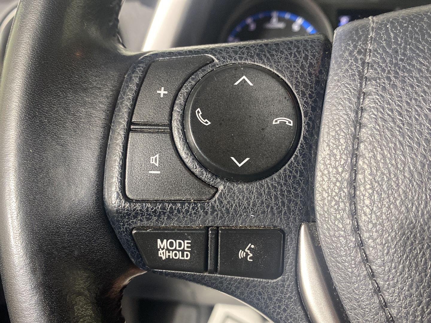 Used 2018 Galactic Aqua Mica Toyota XLE image 21