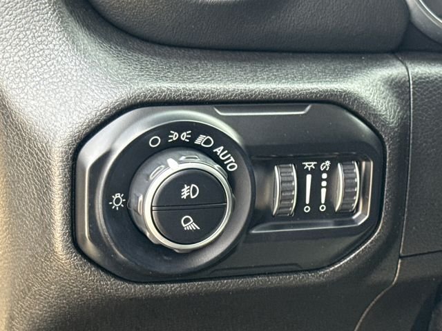 Used 2020 Black Jeep Overland image 25