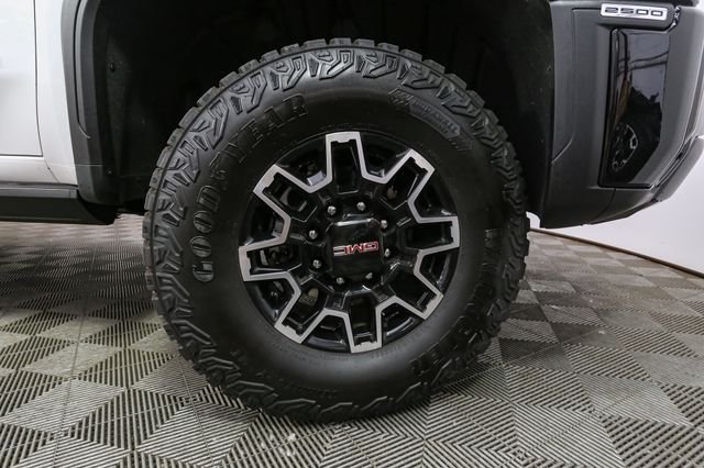 Used 2024 White GMC AT4X image 15