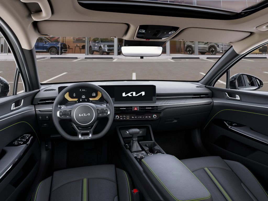 2025 Kia K5 GT - Photo 14