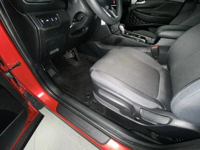 Used 2020 Red Hyundai SE image 12