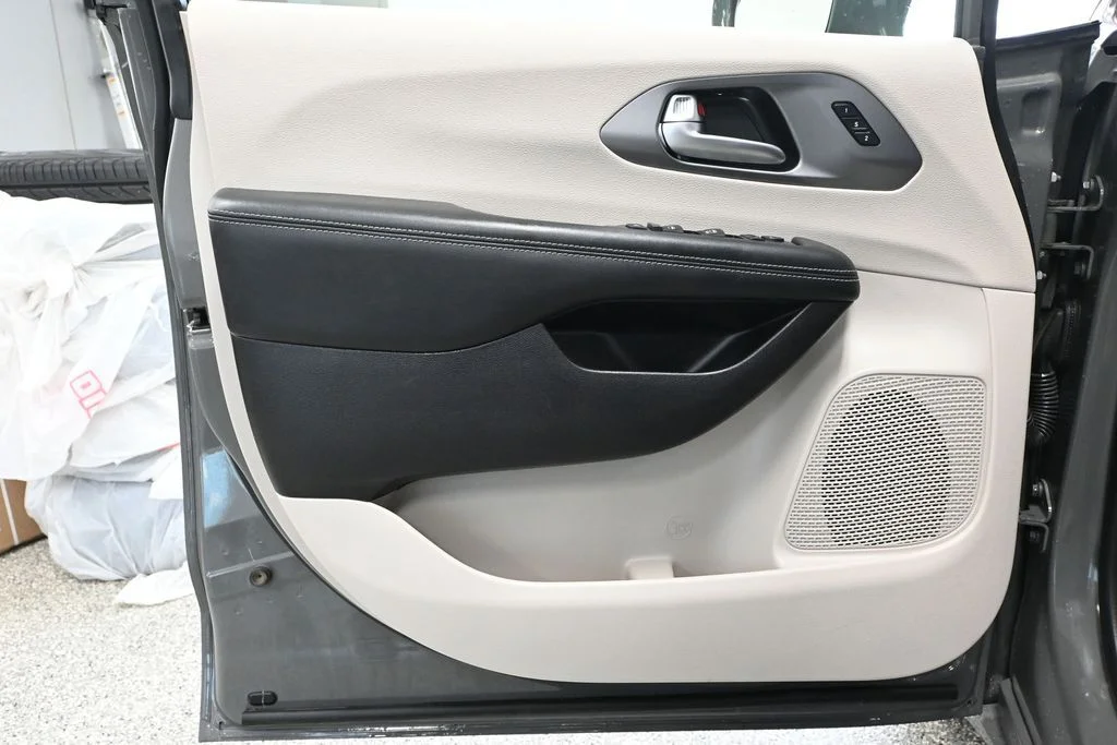 2022 Chrysler Pacifica Touring L - Photo 18