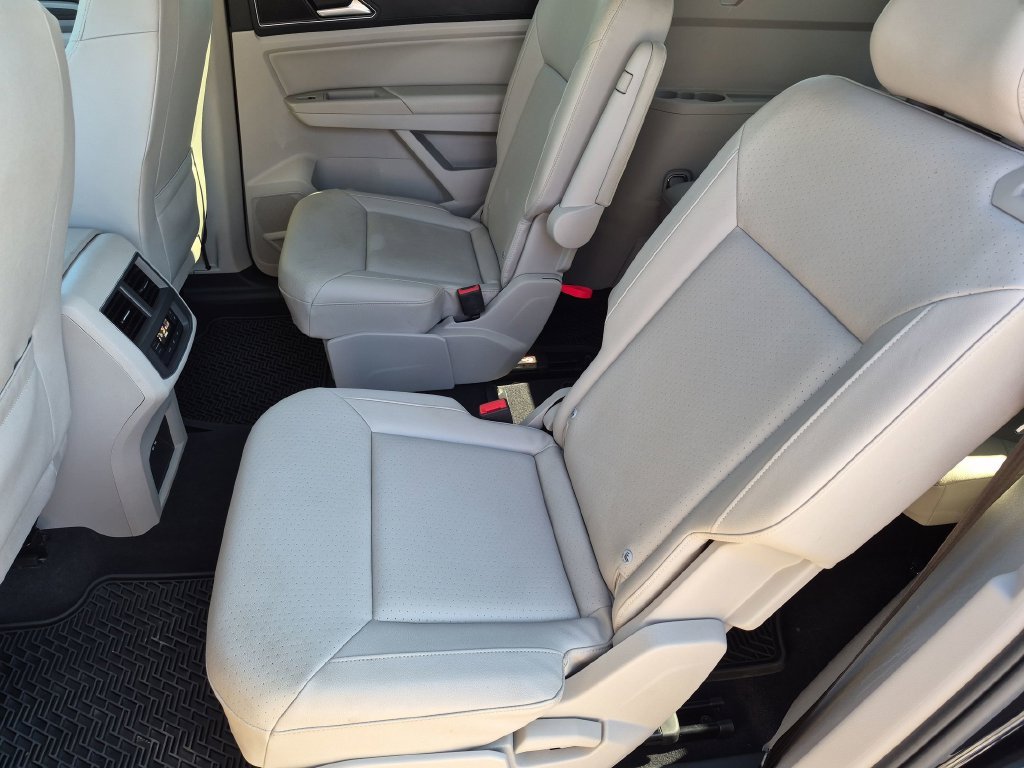 Used 2019 Black Volkswagen 3.6L V6 SEL R-Line image 28