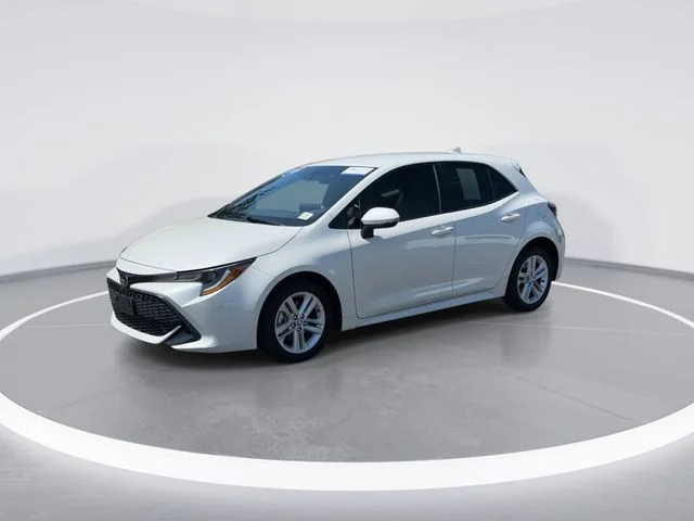 Used 2019 White Toyota SE image 3