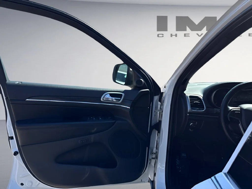 Used 2022  Jeep Limited image 18