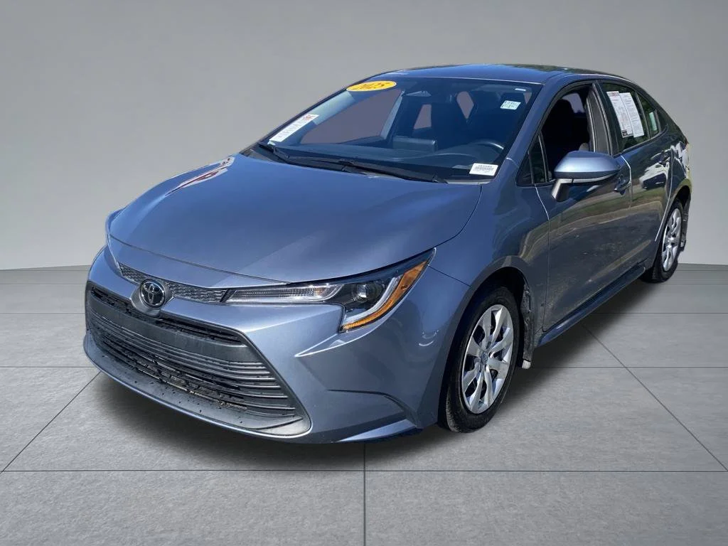 Used 2025  Toyota LE image 2